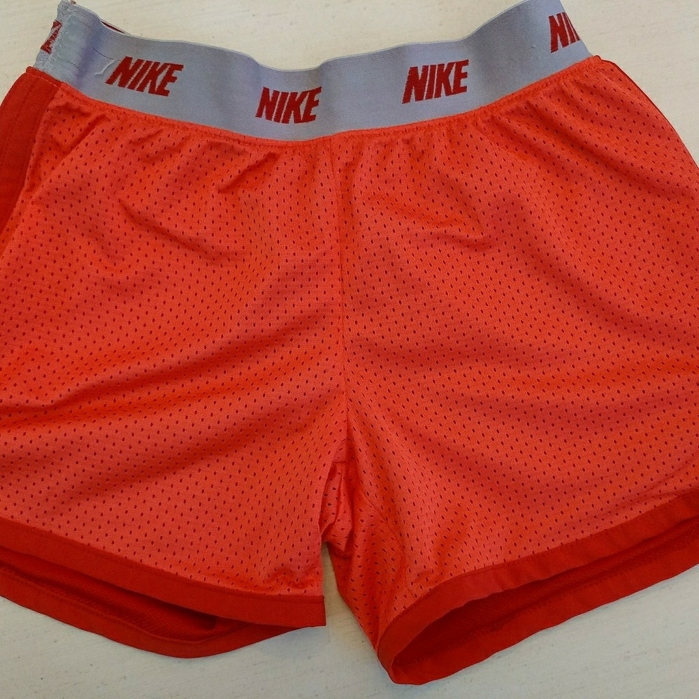 Girls Nike shorts - Picture 3 of 4